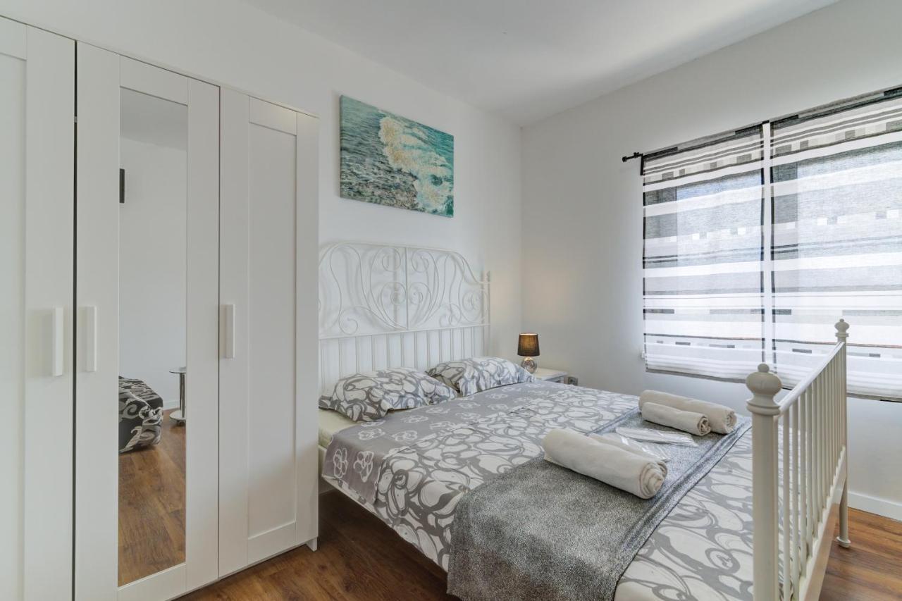 סנג' Lovely Apartments Senj מראה חיצוני תמונה